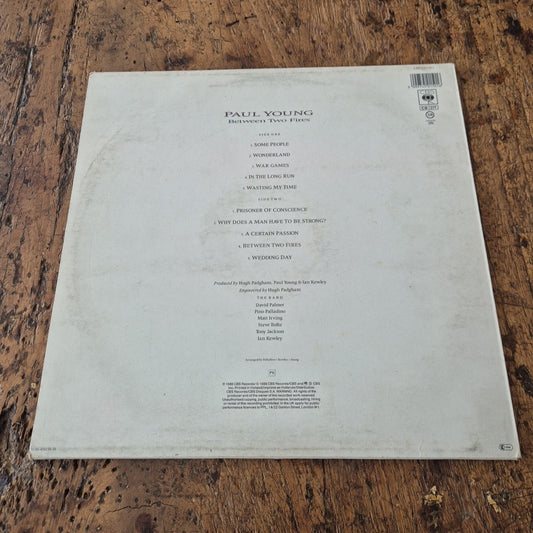 LP Paul Young - Between Two Fires CBS 450150 1 Musica Rock Pop Vinile Holland