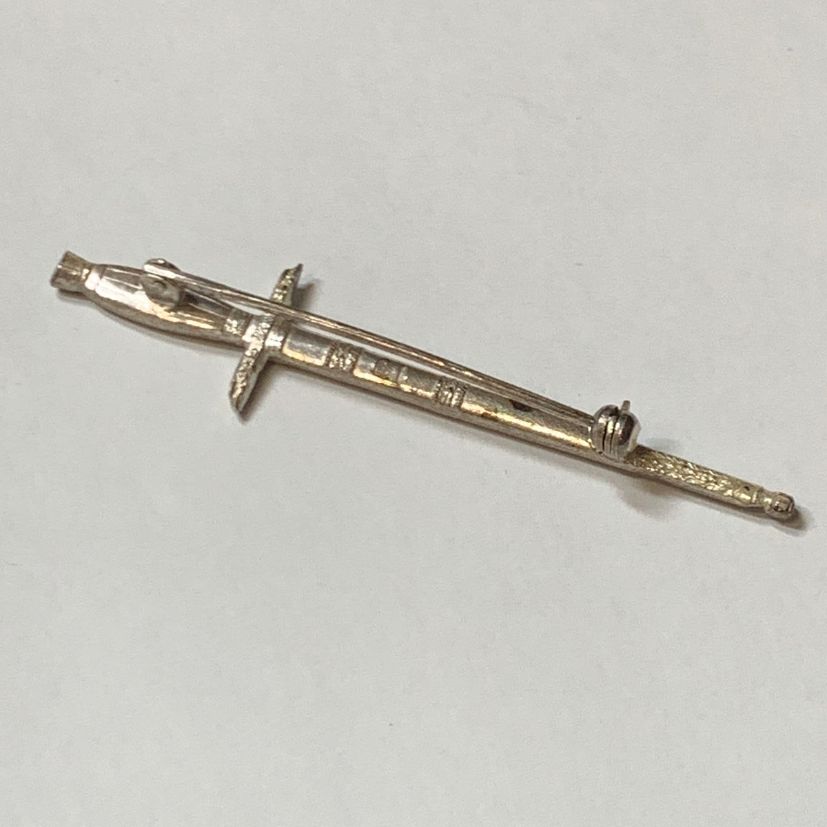 Spilla a forma di spada argento 800