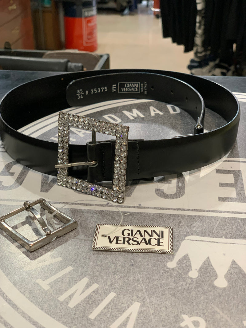 Cintura Gianni Versace vintage in pelle nera con fibbia strass