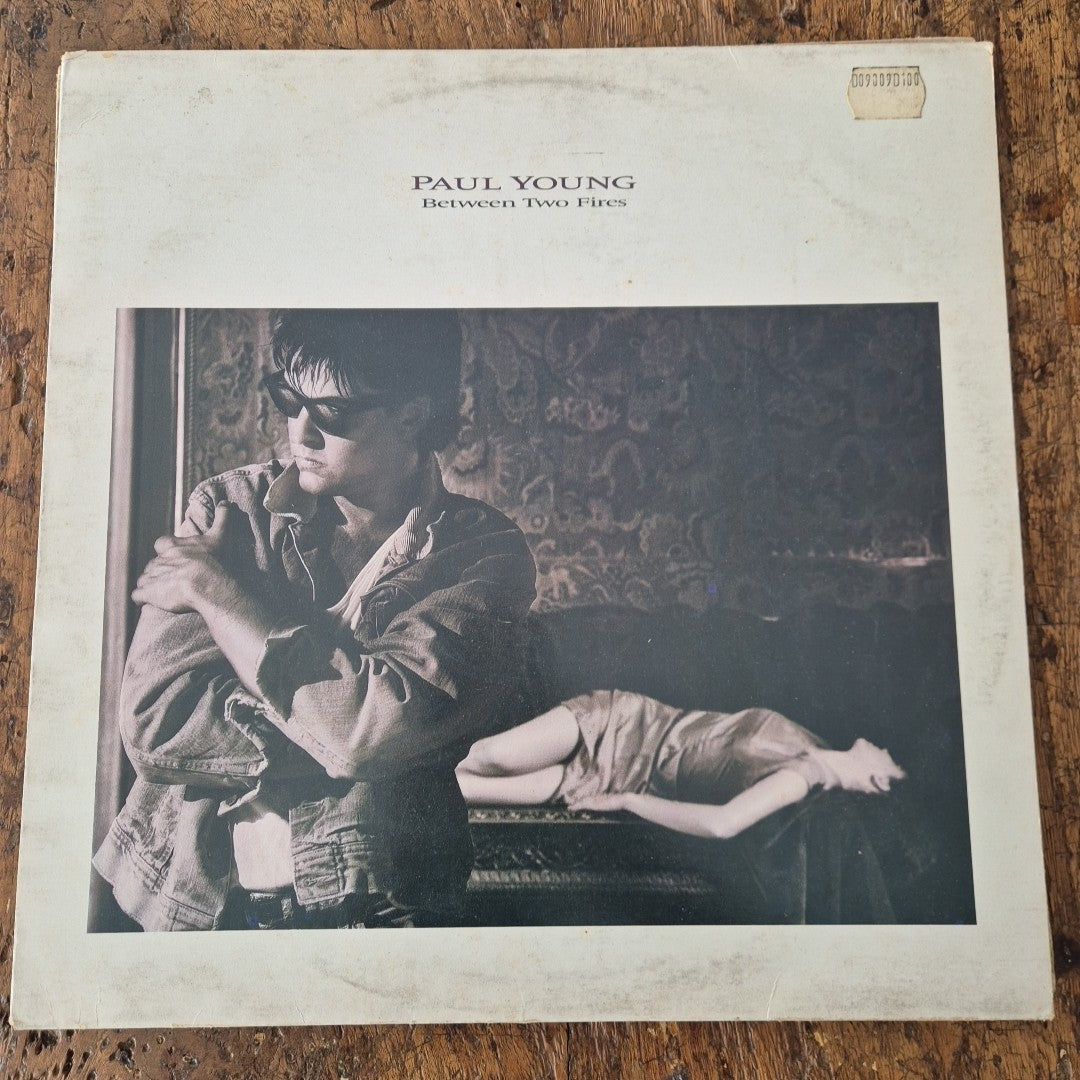 LP Paul Young - Between Two Fires CBS 450150 1 Musica Rock Pop Vinile Holland