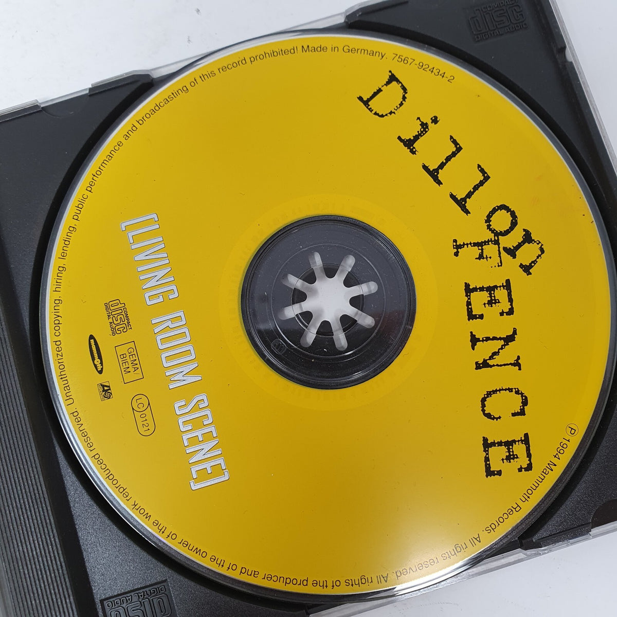 CD Dillon Fence – [Living Room Scene] Mammoth Records – 7567-924342