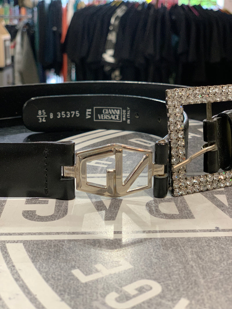 Cintura Gianni Versace vintage in pelle nera con fibbia strass