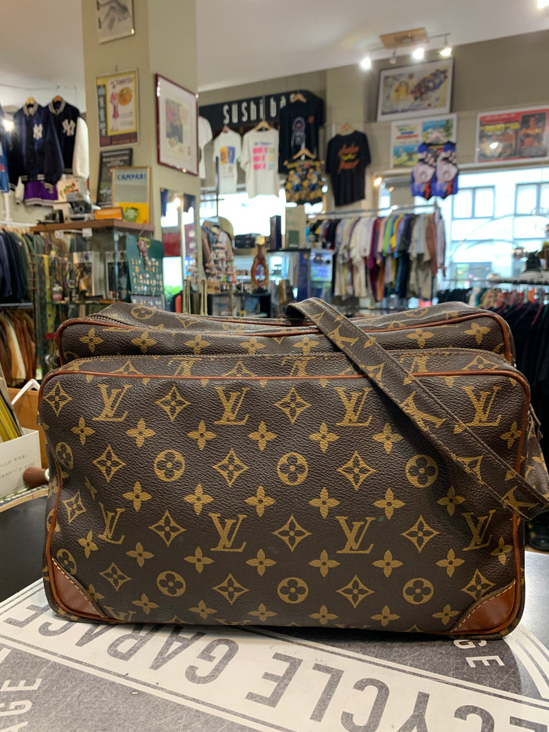 Borsa Louis Vuitton modello Nil in tela Monogram marrone con finiture in pelle