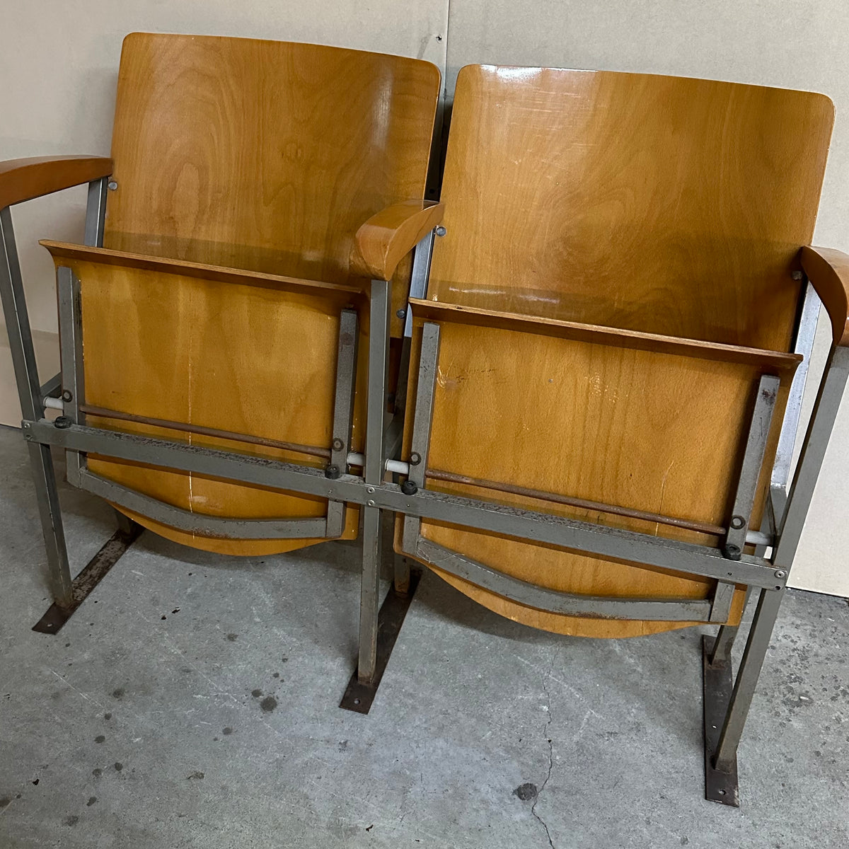 Coppia Poltrone Sedie Legno Cinema Vintage