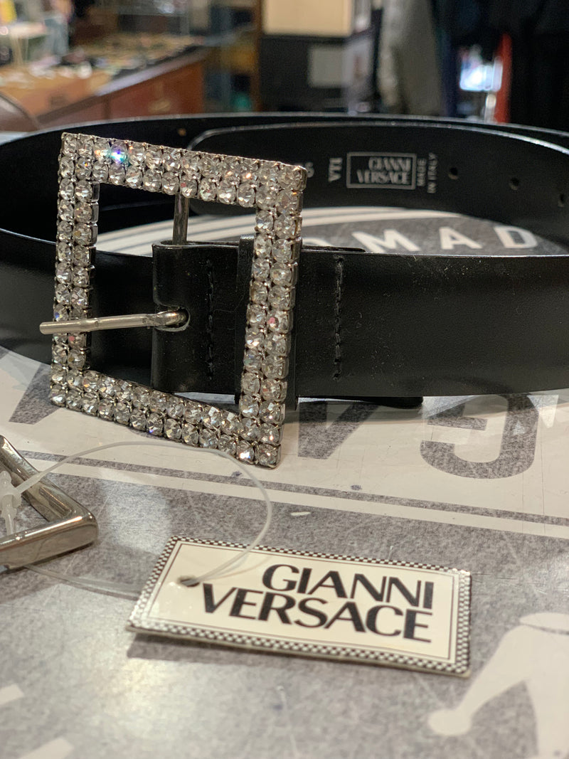 Cintura Gianni Versace vintage in pelle nera con fibbia strass