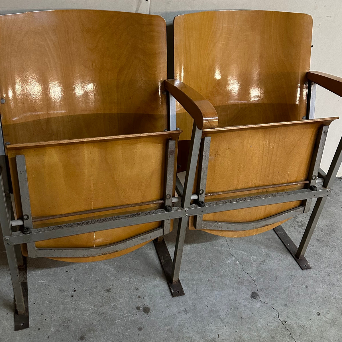 Coppia Poltrone Sedie Legno Cinema Vintage