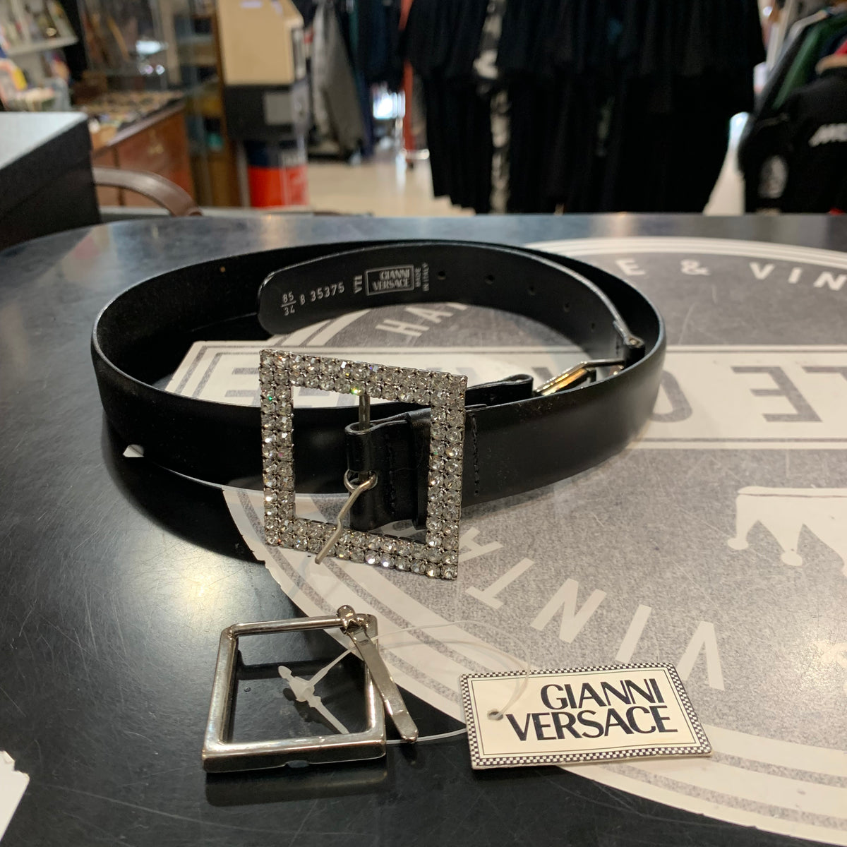 Cintura Gianni Versace vintage in pelle nera con fibbia strass