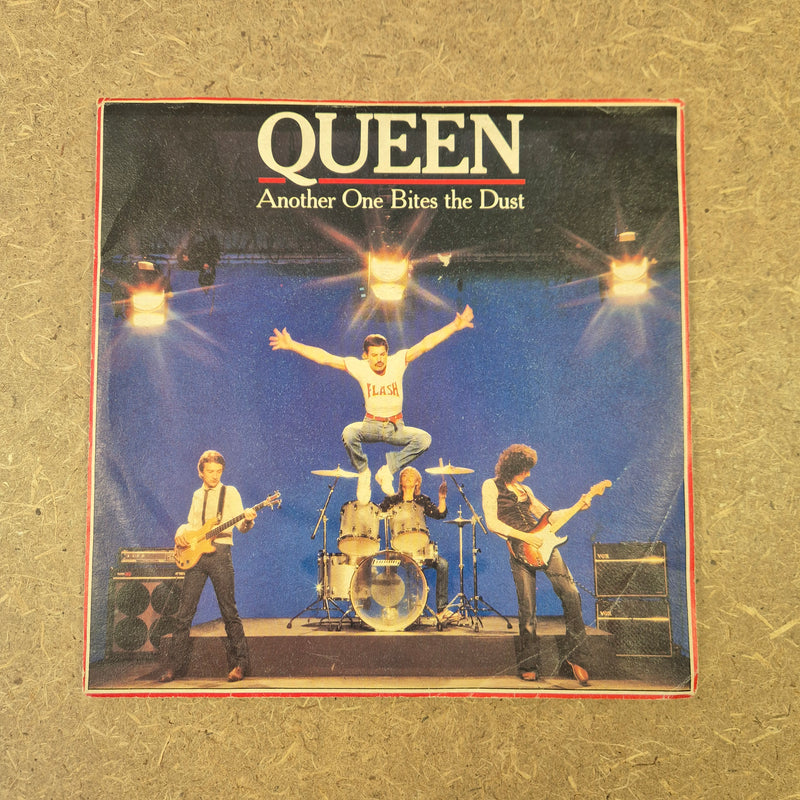 45 giri Queen - Another One Bites the Dust / Dragon attack